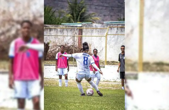 Imagem ilustrativa relacionada ao futebol; não retrata a atleta Adriane Amorim nem uma partida da ADJ.