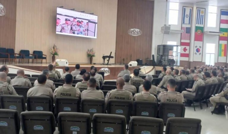 Policiais militares participam de reunião do 6º BPM em Senhor do Bonfim sobre as Eleições 2026.
