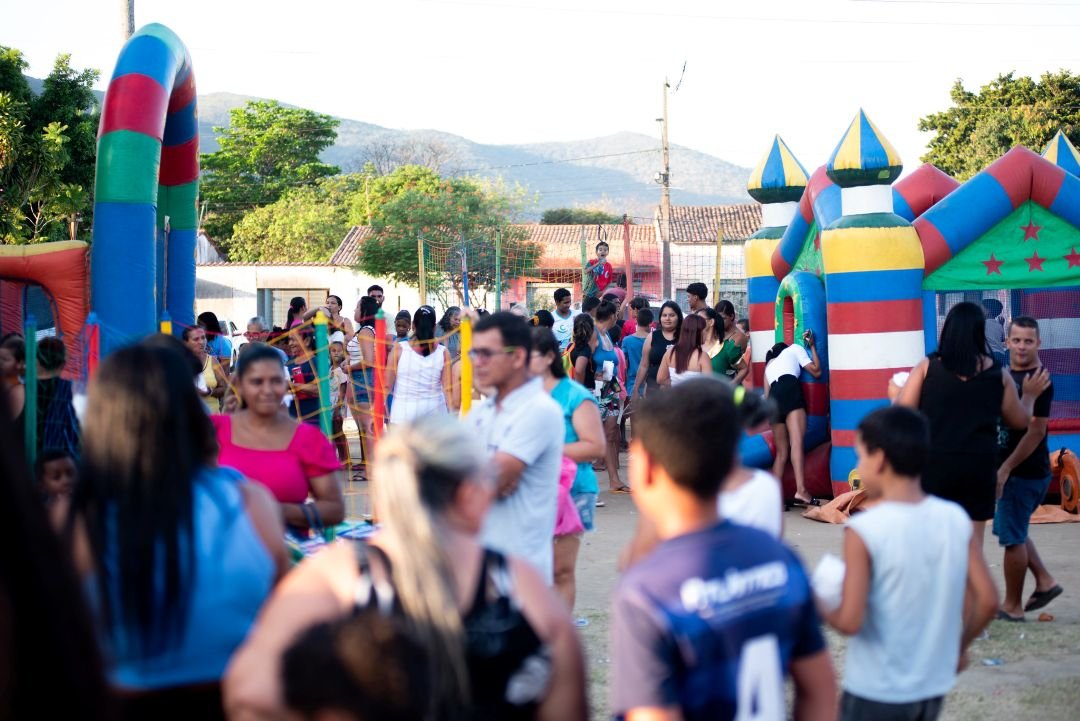 Crianças e famílias participam de atividade do projeto Lembrar que Sou Feliz na Missão do Sahy.