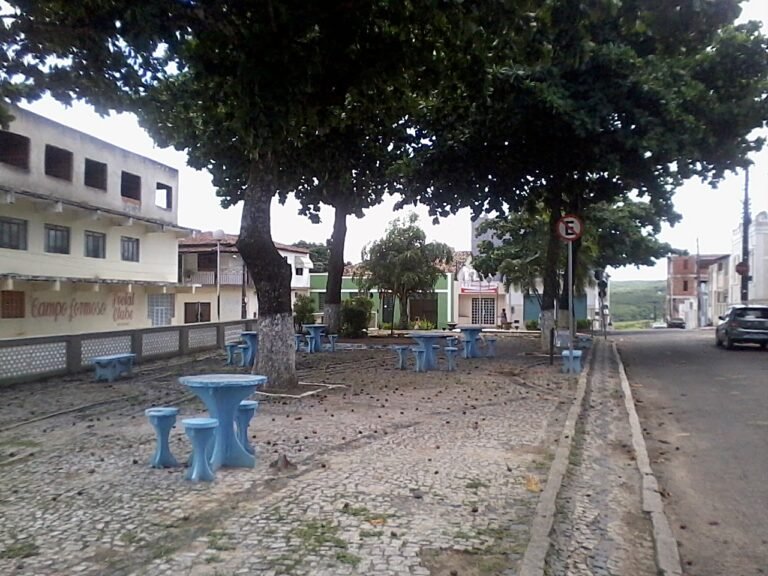Praça no Centro de Campo Formoso, Bahia.
