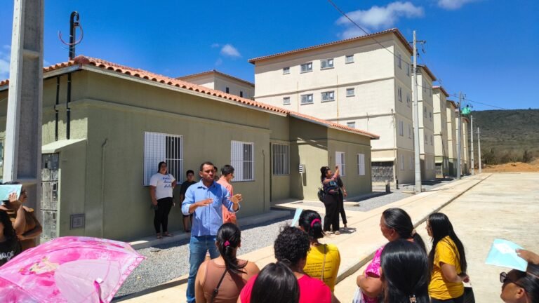 Famílias visitam unidades do Residencial Jaguarari I antes da mudança