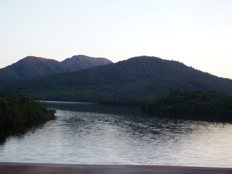 Ponte sobre o rio Capivari em Pindobaçu